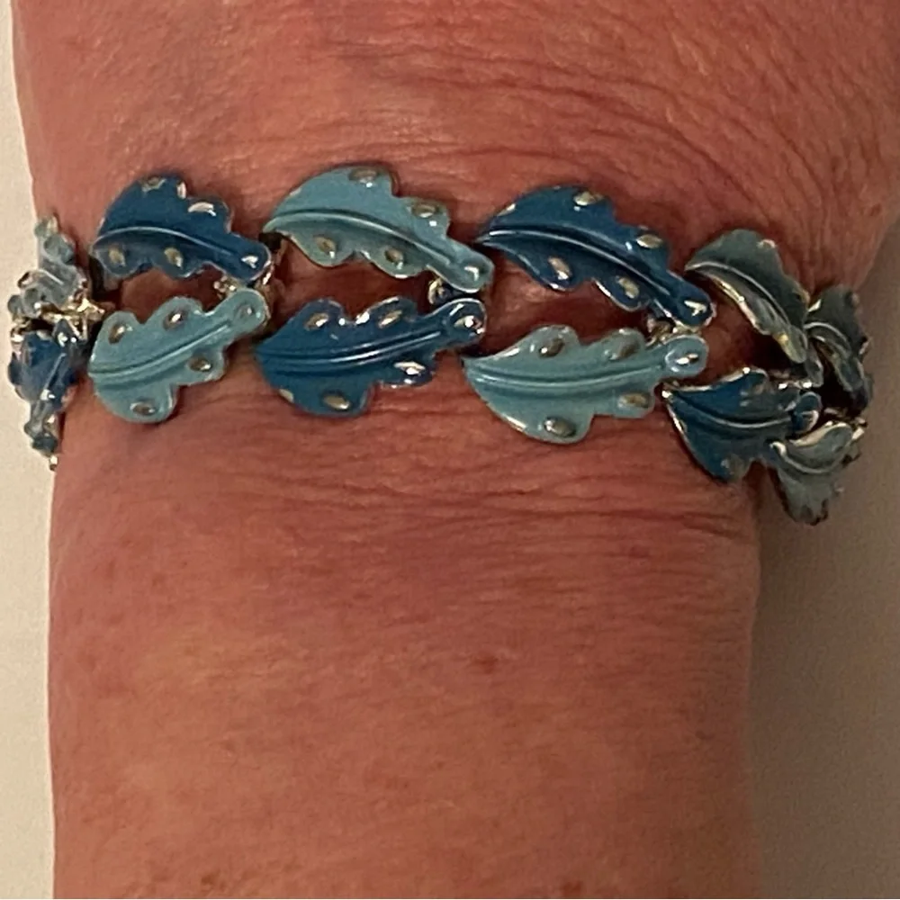 CORO SIGNED BRACELET LINKS BLUE ENAMEL LEAVES VINTAGE SILVER TONE 7”